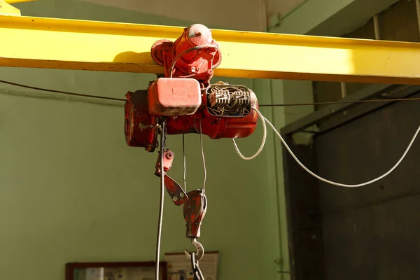 Elevador de cadena elevador eléctrico fábrica de máquinas — Foto de Stock