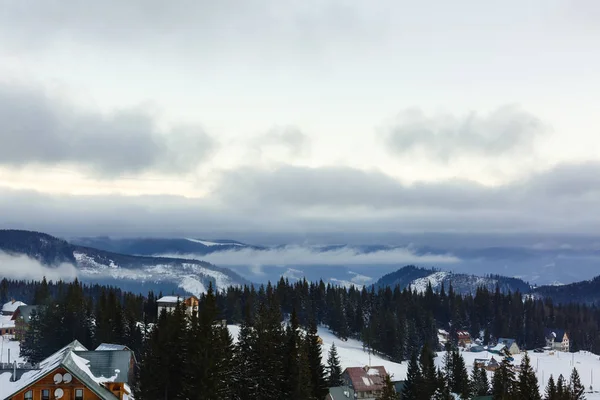 겨울 산 풍경에서 일출입니다. 카 르 파 티아 산맥, 우크라이나 — 스톡 사진