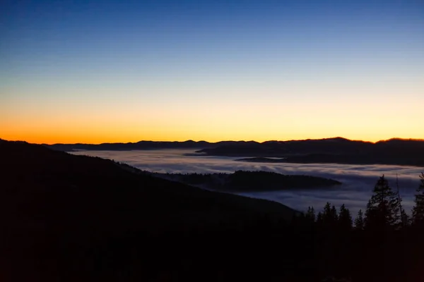Montera Goverla på sunset bergen Karpaterna — Stockfoto