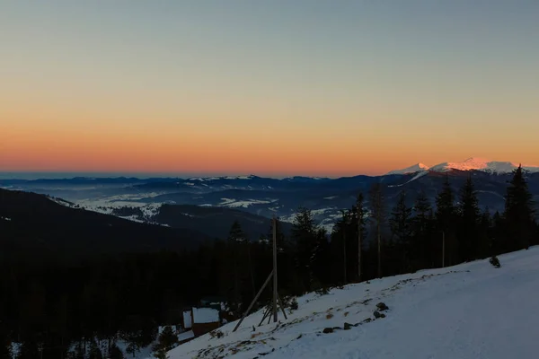 Montera Goverla på sunset bergen Karpaterna — Stockfoto