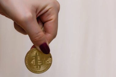 Bitcoin kavram insan eli ile bitco koyarak el izole