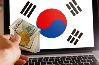 Bitcoin yakın çekim klavye arka plan üzerinde Güney Kore bayrağı 