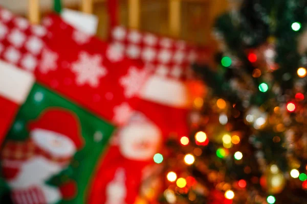 Рождественское украшение камина и елки в гостиной fe — стоковое фото