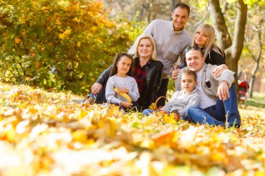 Autumn Park 'ta Mutlu Aileler 