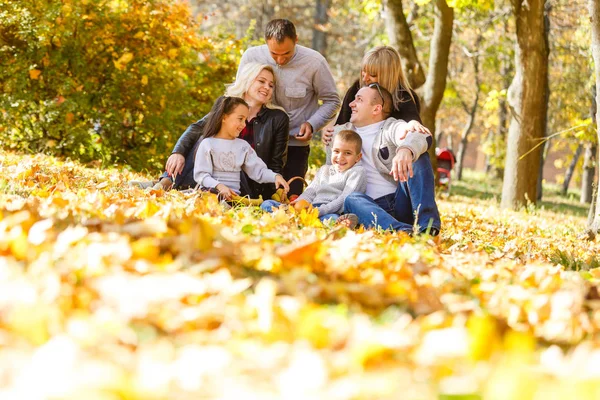 Happy Two Families Autumn Park — Stock Photo, Image