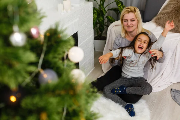 Anne Kızı Noel Birlikte Mutlular Noel Noel Kış Mutluluk Konsepti — Stok fotoğraf