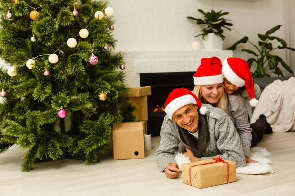 Glückliche Familie Hause Die Weihnachten Feiert — Stockfoto