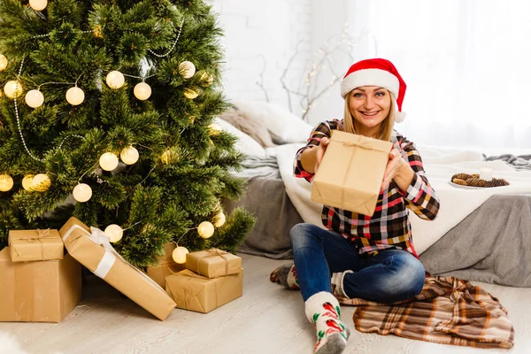 Beautiful Woman Christmas Time Home — Stock Photo, Image