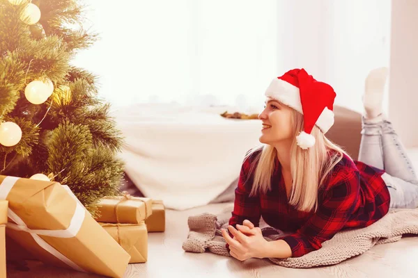 Beautiful Woman Christmas Time Home — Stock Photo, Image
