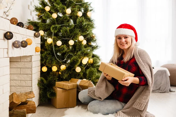 Mulher Bonita Época Natal Casa — Fotografia de Stock