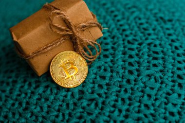 Bitcoin BTC şifreleme ve Noel hediyesi kutusu, BTC altın sikke web bankacılığı ve uluslararası ağ ödemeleri için elektronik sanal paranın sembolü olarak