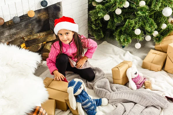 Cute Girl Home Christmas Time — Stockfoto