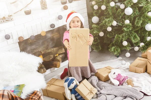 Cute Girl Home Christmas Time — Stockfoto