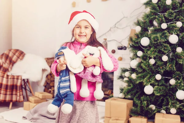 Cute Girl Home Christmas Time — Stockfoto
