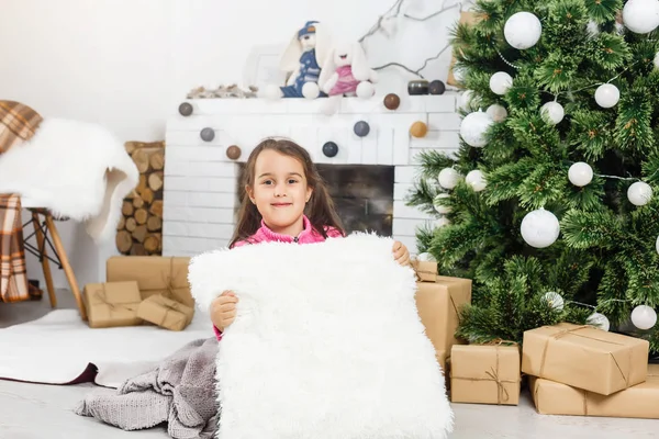 Cute Girl Home Christmas Time — Stockfoto