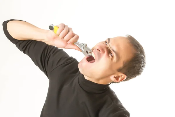 Ragazzo Tirato Stesso Denti Con Pinze Contro Sfondo Bianco — Foto Stock