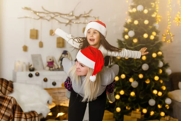 Boas Festas Natal Mãe Com Sua Filha Casa — Fotografia de Stock