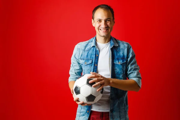 Schöner Mann Der Hand Eines Fußballs — Stockfoto