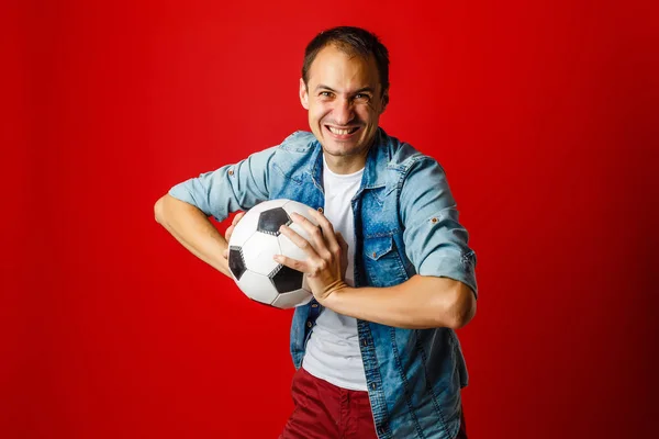 Schöner Mann Der Hand Eines Fußballs — Stockfoto