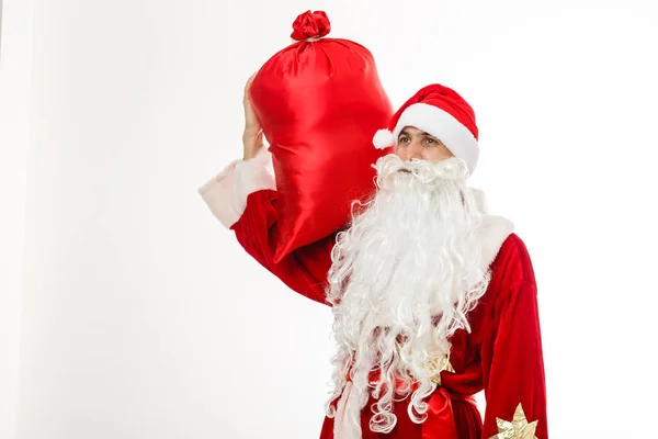 Mann Weihnachtsmann Kostüm Hält Einen Roten Sack Mit Geschenken — Stockfoto