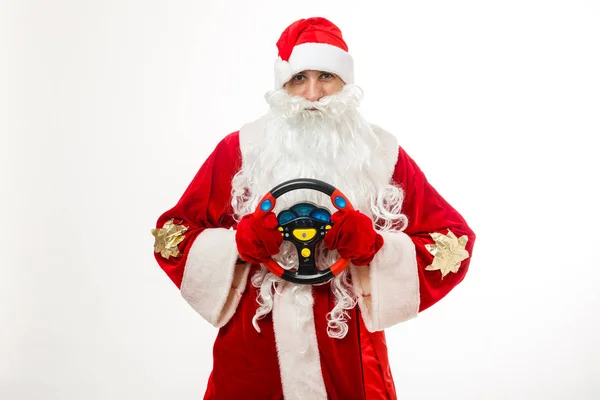 Emotionaler Weihnachtsmann Mit Lenkrad Auf Weißem Hintergrund — Stockfoto