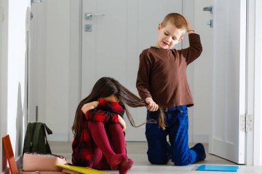 Eğitim okul yalıtım ve zorbalık kavramı 