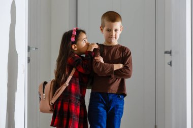 İlkokul öğrencileri kapatın.