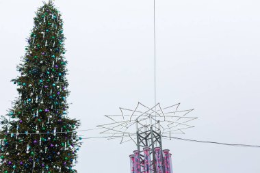 Kiev, UKRAINE - 31 Aralık 2017 Kış Ülkesi Vdnh sergisi Yeni Yıl ve Noel tatili için dekore edildi  