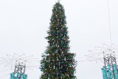 Kiev, UKRAINE - 31 Aralık 2017 Kış Ülkesi Vdnh sergisi Yeni Yıl ve Noel tatili için dekore edildi  