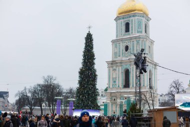 Kiev, UKRAINE - 31 Aralık 2017 Kış Ülkesi Vdnh sergisi Yeni Yıl ve Noel tatili için dekore edildi  