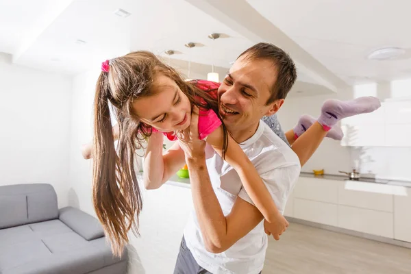 Far Och Hans Söta Dotter Umgås — Stockfoto