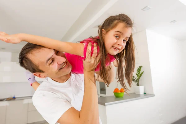 Far Och Hans Söta Dotter Umgås — Stockfoto