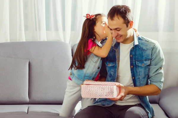 Christmas Gift Living Room Father Daughter — Stock Photo, Image