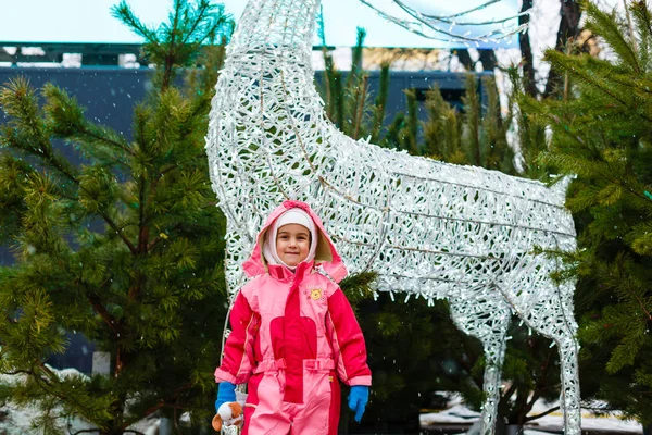 Chica Plaza Sofievskaya Durante Celebración Del Mercado Navidad — Foto de Stock