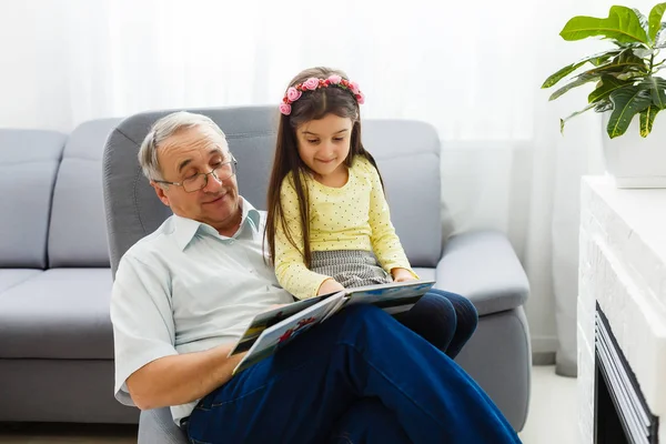 Nonno Nipote Trascorrono Del Tempo Insieme — Foto Stock