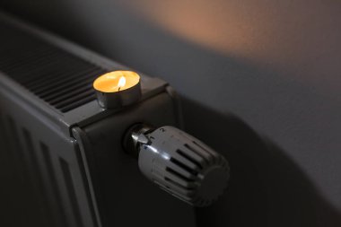 Bir ısıtıcının termostatı kapalı.