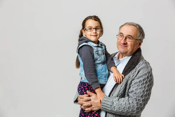 Grand Père Petite Fille Avec Des Lunettes Maison — Photo