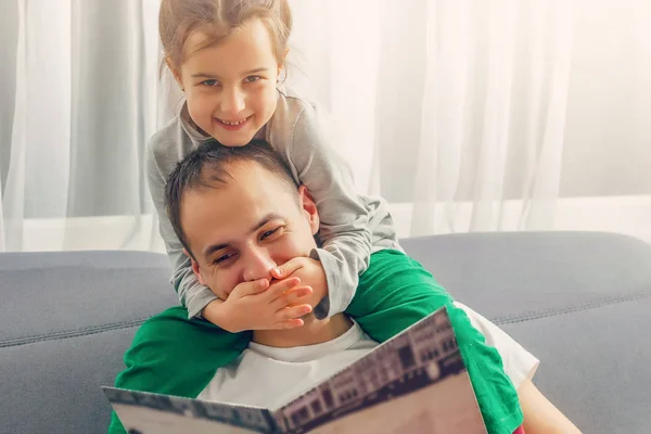 Young Father His Cute Little Daughter — Stock Photo, Image