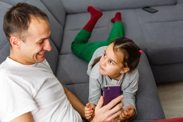 Young Father His Cute Little Daughter — Stock Photo, Image