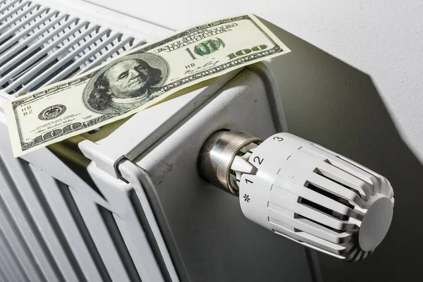 Gros Plan Thermostat Radiateur Avec Beaucoup Dollars — Photo