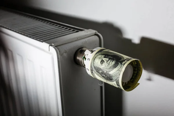 Gros Plan Thermostat Radiateur Avec Beaucoup Dollars — Photo