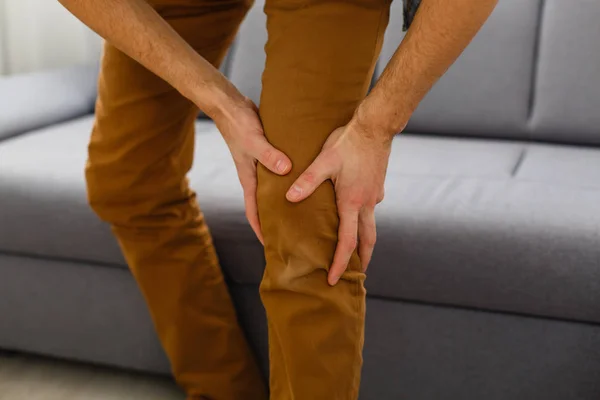 Pain in the knee. A man clings to his leg, a meniscus. — Stock Photo, Image