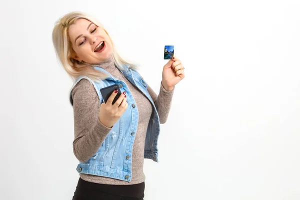Porträtt Lycklig Kvinna Köpa Online Med Smart Telefon Isolerad Vit — Stockfoto