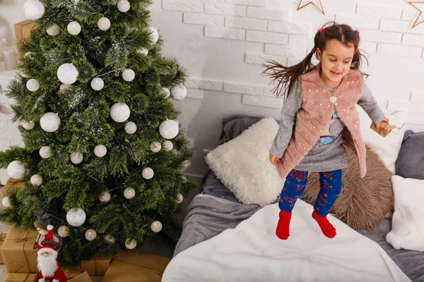 Schattig Klein Meisje Plezier Thuis — Stockfoto