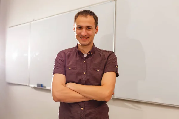 Profesor Varón Escuchando Los Estudiantes Clase Educación Adultos — Foto de Stock