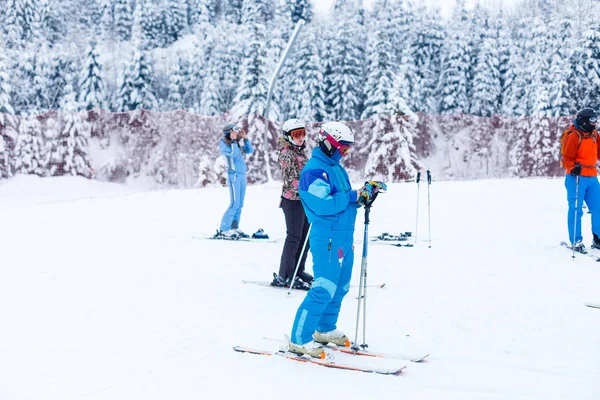 2017 Bukovel Ukraine People Ski Resort Bukovel Carpathian Mountains — Stock Photo, Image