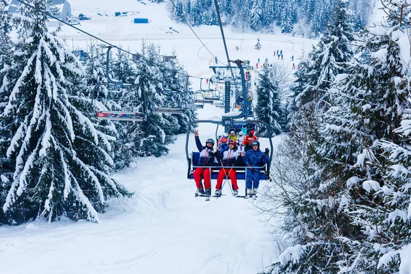 Skiers Ski Lift Ski Resort — Stock Photo, Image