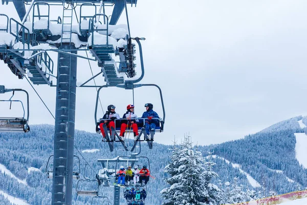 Skiers Ski Lift Ski Resort — Stock Photo, Image