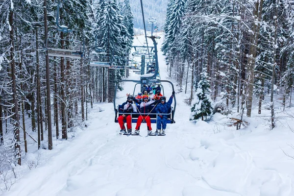 Skiers Ski Lift Ski Resort — Stock Photo, Image