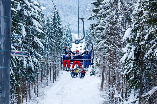 Skidåkare Skidliften Skidorten — Stockfoto